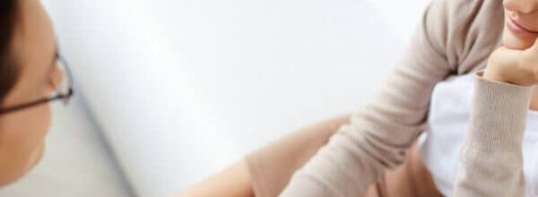 چرا نباید با درمانگر خود دوستی کنید؟
