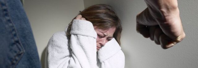 آیا خشونت خانگی می‌تواند به استرسِ پس از حادثه (PTSD) منجر شود؟