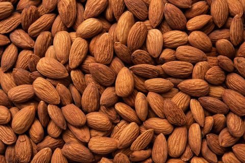 بادام از خوراکی های خواب آور