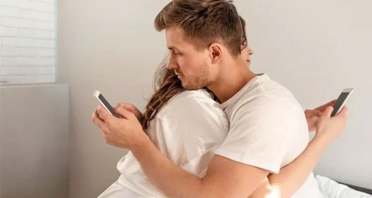 روابط خارج از تاهل؛ علل و آسیبهای ناشی از آن بر روابط زوجین