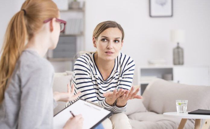 چرا برخی افراد به درمانگر خود دروغ میگویند؟